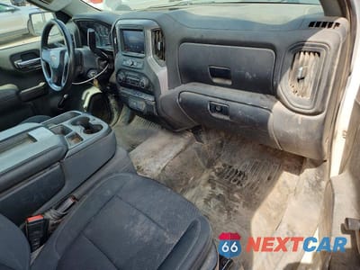 Zdjęcie 8 z 11 samochodu: 2021 CHEVROLET SILVERADO C1500 VIN:3GCNWAEH9MG119756 - miniatura