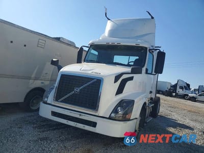 Drugie zdjęcie samochodu z przodu: 2015 VOLVO VNL SEMI TRUCK VIN:4V4N19TG7FN922782 - miniatura