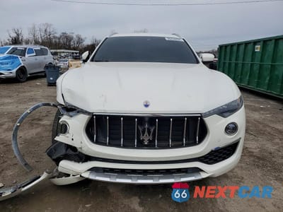 Piąte zdjęcie samochodu w środku: 2020 MASERATI LEVANTE LUXURY VIN:ZN661XUL6LX349257 - miniatura