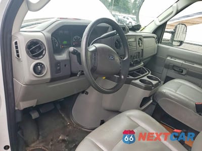 Zdjęcie 8 z 13 samochodu: 2019 FORD E450 BOX TRUCK VIN:1FDXE4FS3KDC04122 - miniatura