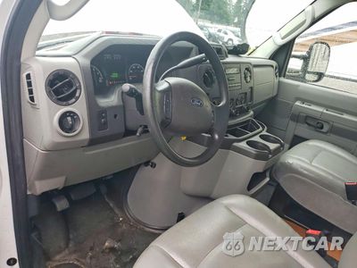 Zdjęcie 8 z 13 samochodu: 2019 FORD E450 BOX TRUCK VIN:1FDXE4FS3KDC04122 - miniatura