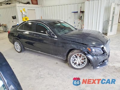Czwarte zdjęcie samochodu z boku: 2015 MERCEDES-BENZ C 300 4MATIC VIN:55SWF4KB5FU030246 - miniatura