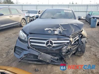 Piąte zdjęcie samochodu w środku: 2019 MERCEDES-BENZ E 300 4MATIC VIN:WDDZF4KB4KA690561 - miniatura