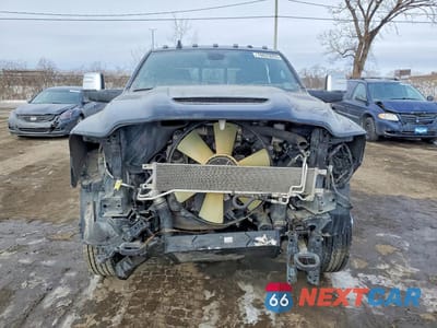 Piąte zdjęcie samochodu w środku: 2024 RAM 3500 LARAMIE VIN:3C63RRJL1RG147878 - miniatura