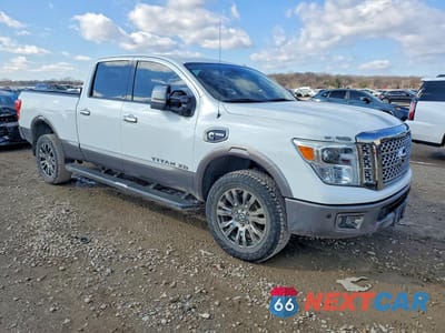 Czwarte zdjęcie samochodu z boku: 2017 NISSAN TITAN XD PLATINUM RESERVE VIN:1N6BA1F46HN539899 - miniatura
