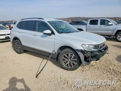 Czwarte zdjęcie samochodu z boku: 2018 VOLKSWAGEN TIGUAN SE VIN:3VV2B7AX6JM000690 - miniatura