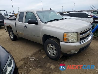 Czwarte zdjęcie samochodu z boku: 2007 CHEVROLET SILVERADO K1500 VIN:1GCEK19017Z500683 - miniatura