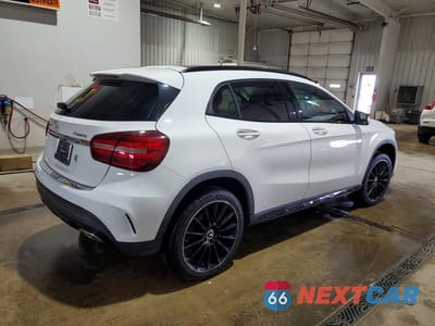 Trzecie zdjęcie samochodu z tyłu: 2019 MERCEDES-BENZ GLA 250 4MATIC VIN:WDCTG4GB6KJ618700 - miniatura