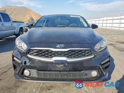 Piąte zdjęcie samochodu w środku: 2019 KIA FORTE LXS VIN:3KPF24AD1KE016473 - miniatura