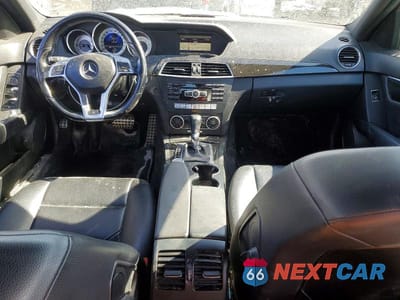 Zdjęcie 8 z 12 samochodu: 2013 MERCEDES-BENZ C VIN:WDDGF8AB6DA769216 - miniatura