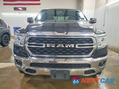 Piąte zdjęcie samochodu w środku: 2023 RAM 1500 BIG HORN VIN:1C6RRFFG3PN550480 - miniatura