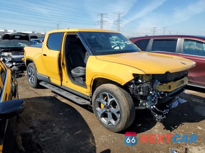 Czwarte zdjęcie samochodu z boku: 2023 RIVIAN R1T ADVENTURE VIN:7FCTGAAA6PN023991 - miniatura