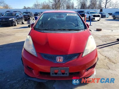 Piąte zdjęcie samochodu w środku: 2011 HONDA FIT SPORT VIN:JHMGE8H63BC000078 - miniatura