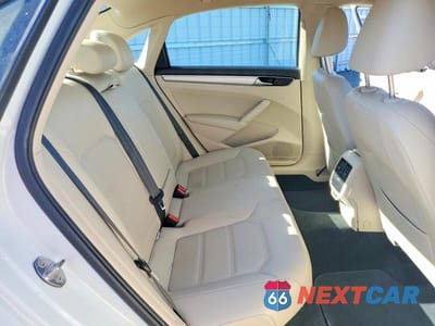 Zdjęcie 10 z 12 samochodu: 2019 VOLKSWAGEN PASSAT WOLFSBURG VIN:1VWLA7A34KC010069 - miniatura