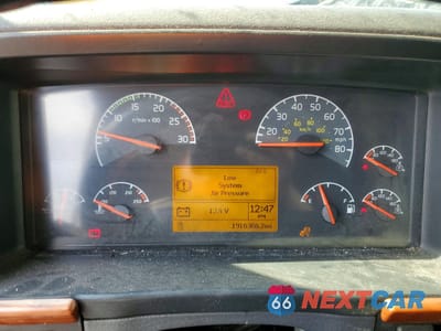 Zdjęcie 8 z 10 samochodu: 2007 VOLVO VN VNL VIN:4V4NC9GH17N446088 - miniatura