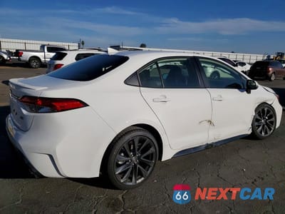 Trzecie zdjęcie samochodu z tyłu: 2026 TOYOTA COROLLA SE VIN:JTDS4MCE4T3528753 - miniatura