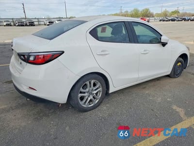 Trzecie zdjęcie samochodu z tyłu: 2016 SCION IA BASE VIN:3MYDLBZV8GY125011 - miniatura