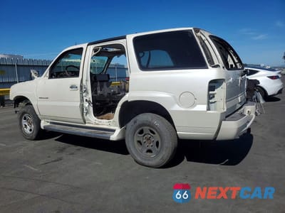 Drugie zdjęcie samochodu z przodu: 2005 CADILLAC ESCALADE LUXURY VIN:1GYEK63N45R142276 - miniatura
