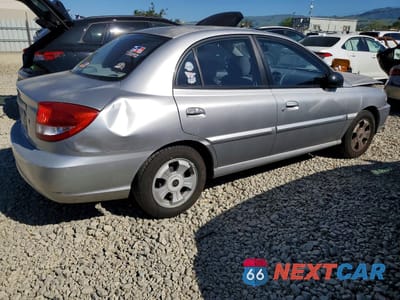 Trzecie zdjęcie samochodu z tyłu: 2003 KIA RIO BASE VIN:KNADC125936228228 - miniatura