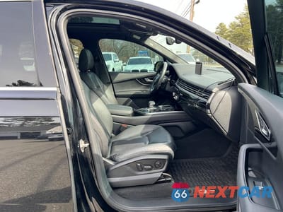 Piąte zdjęcie samochodu w środku: 2019 AUDI Q7 PRESTIGE VIN:WA1VAAF78KD000766 - miniatura