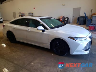 Czwarte zdjęcie samochodu z boku: 2021 TOYOTA AVALON XLE VIN:4T1AZ1FB0MU059536 - miniatura