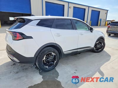 Trzecie zdjęcie samochodu z tyłu: 2026 KIA SPORTAGE EX VIN:5XYK33DF7TG345640 - miniatura