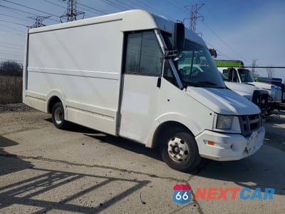 Czwarte zdjęcie samochodu z boku: 2013 ISUZU NPR DELIVERY VAN VIN:JALB4T17XD7W01762 - miniatura