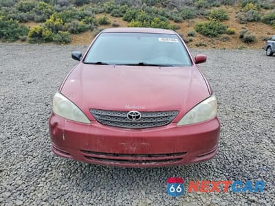 Piąte zdjęcie samochodu w środku: 2002 TOYOTA CAMRY XLE VIN:JTDBE30K520063837 - miniatura