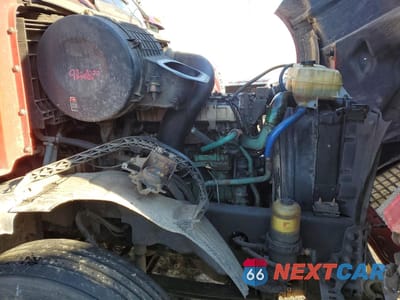 Zdjęcie 9 z 10 samochodu: 2005 VOLVO VNL SEMI TRUCK VIN:4V4NC9GH35N369172 - miniatura