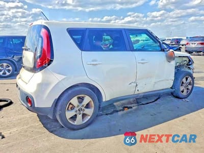 Trzecie zdjęcie samochodu z tyłu: 2019 KIA SOUL BASE VIN:KNDJN2A25K7005898 - miniatura