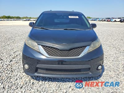 Piąte zdjęcie samochodu w środku: 2015 TOYOTA SIENNA SE 8-PASSENGER VIN:5TDXK3DC6FS599538 - miniatura