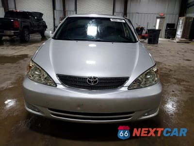 Piąte zdjęcie samochodu w środku: 2002 TOYOTA CAMRY SE V6 VIN:4T1BF30K72U003219 - miniatura