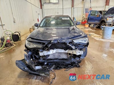 Piąte zdjęcie samochodu w środku: 2019 ALFA ROMEO GIULIA TI VIN:ZARFANBN8K7601315 - miniatura