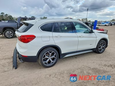 Trzecie zdjęcie samochodu z tyłu: 2017 BMW X1 XDRIVE28I VIN:WBXHT3C36H5F83633 - miniatura