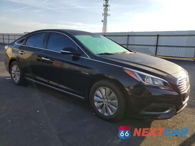 Czwarte zdjęcie samochodu z boku: 2017 HYUNDAI SONATA HYBRID SE VIN:KMHE24L36HA071007 - miniatura