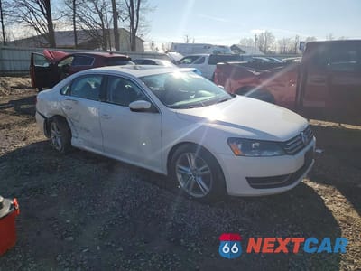 Czwarte zdjęcie samochodu z boku: 2014 VOLKSWAGEN PASSAT SE VIN:1VWBT7A31EC070756 - miniatura