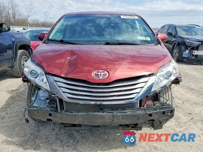 Piąte zdjęcie samochodu w środku: 2017 TOYOTA SIENNA XLE 7-PASSENGER VIN:5TDDZ3DC5HS183384 - miniatura