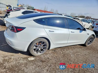 Trzecie zdjęcie samochodu z tyłu: 2021 TESLA MODEL 3 VIN:5YJ3E1EA3MF856941 - miniatura