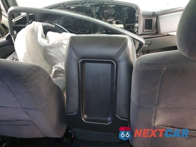 Zdjęcie 8 z 11 samochodu: 2002 CHEVROLET SILVERADO K1500 VIN:1GCEK19TX2E276727 - miniatura