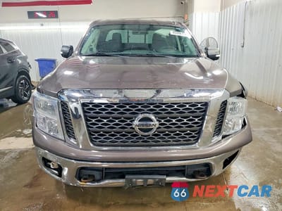 Piąte zdjęcie samochodu w środku: 2018 NISSAN TITAN SV VIN:1N6AA1EJ4JN501595 - miniatura