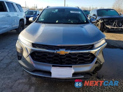 Piąte zdjęcie samochodu w środku: 2025 CHEVROLET TRAX 1LT VIN:KL77LHEP9SC171404 - miniatura