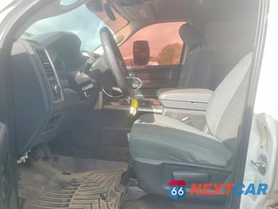 Zdjęcie 7 z 11 samochodu: 2015 RAM 3500 ST VIN:3C63RRGL9FG617304 - miniatura