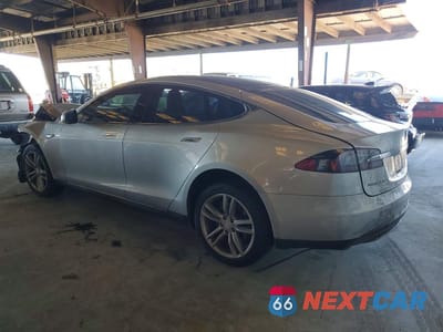 Drugie zdjęcie samochodu z przodu: 2013 TESLA MODEL S VIN:5YJSA1CNXDFP17886 - miniatura