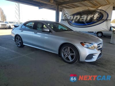Czwarte zdjęcie samochodu z boku: 2019 MERCEDES-BENZ E 300 VIN:WDDZF4JB1KA525469 - miniatura