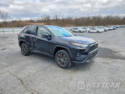 Czwarte zdjęcie samochodu z boku: 2025 TOYOTA RAV4 XLE PREMIUM VIN:JTMB6RFV7SD157230 - miniatura