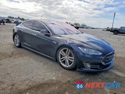 Czwarte zdjęcie samochodu z boku: 2015 TESLA MODEL S 85D VIN:5YJSA1H27FFP74547 - miniatura
