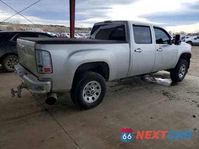 Trzecie zdjęcie samochodu z tyłu: 2012 GMC SIERRA K3500 SLE VIN:1GT423C82CF135870 - miniatura