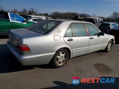 Trzecie zdjęcie samochodu z tyłu: 1997 MERCEDES-BENZ S 320 VIN:WDBGA33G6VA347676 - miniatura