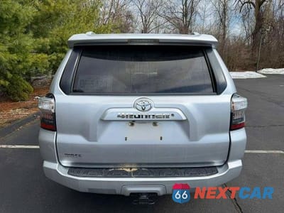 Piąte zdjęcie samochodu w środku: 2018 TOYOTA 4RUNNER SR5 PREMIUM VIN:JTEZU5JR8J5169124 - miniatura