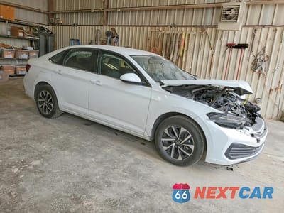 Czwarte zdjęcie samochodu z boku: 2023 VOLKSWAGEN JETTA S VIN:3VW4M7BU3PM041760 - miniatura